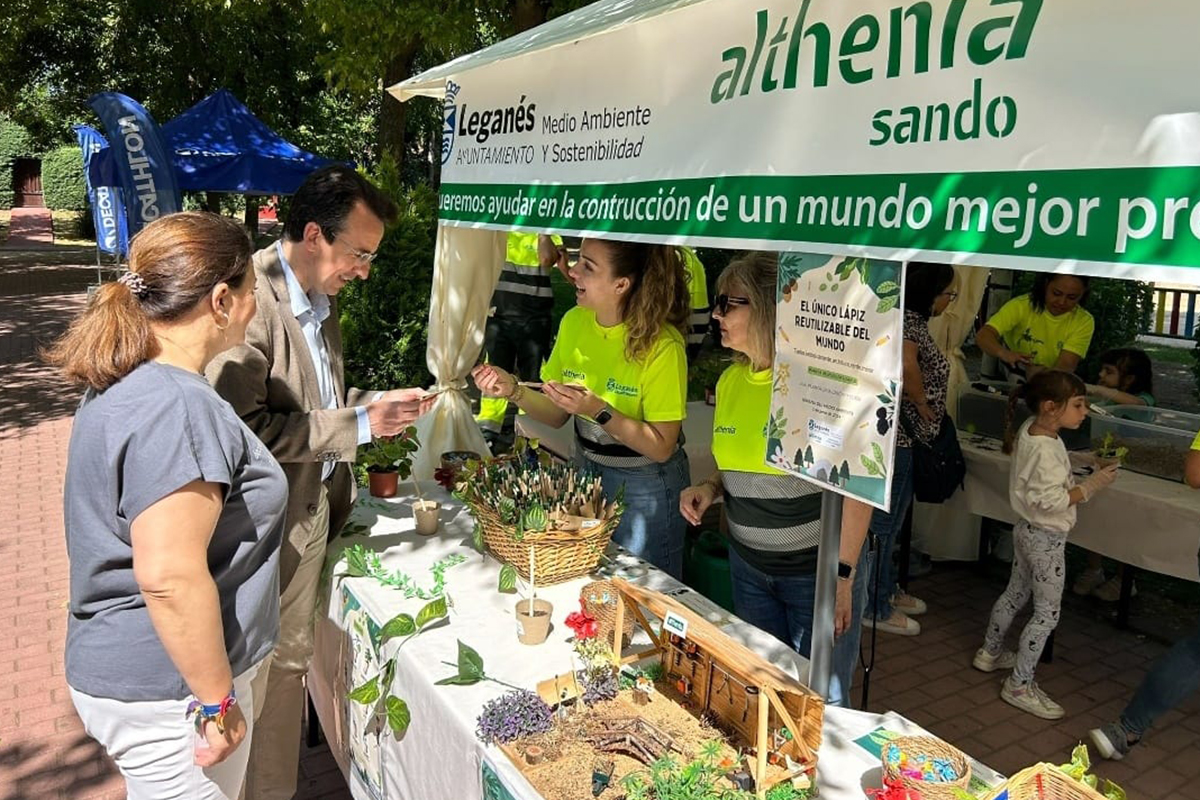 Althenia Sando participa en la Semana del Medioambiente junto con el Ayuntamiento de Leganés mediante un stand informativo.