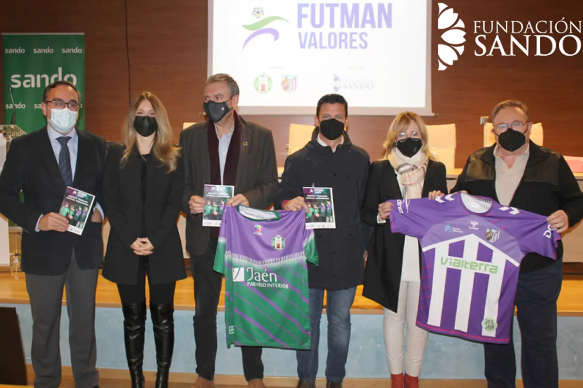 La Fundación Sando en su compromiso por la educación en valores y por desarrollar iniciativas en el ámbito social que estén orientadas al menor, patrocina el proyecto “Futman Valores”, puesto en marcha por el Atlético Mancha Real y el Atlético Jaén de fútbol y el patrocinio de la Diputación Provincial de Jaén. El proyecto ha sido presentado para dar a conocer el calendario de acciones formativas y jornadas de valores programadas para más de 300 menores deportistas de Jaén y su provincia. Las acciones también se dirigirán a los familiares y equipos técnicos.  