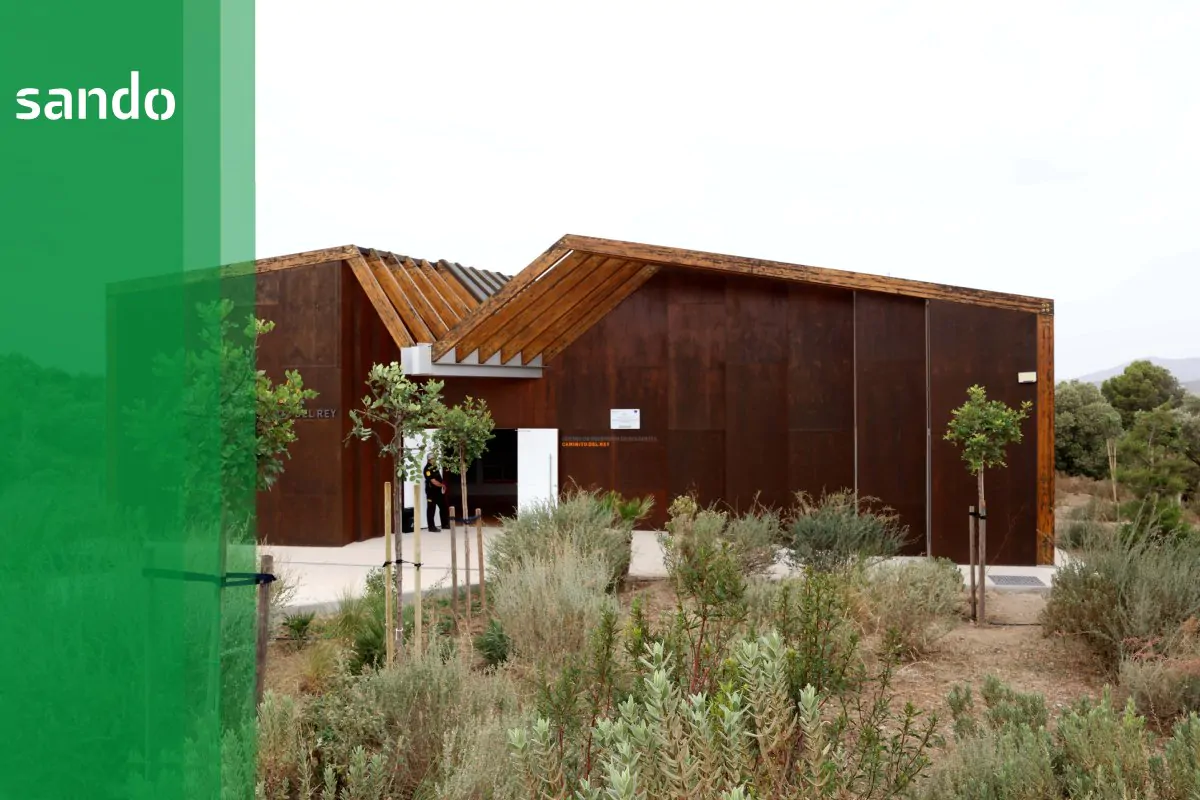 El Caminito del Rey dispone desde esta semana de un nuevo centro de recepción de visitantes. Un proyecto ejecutado por Sando y cuya explotación gestionará dentro de la UTE del Caminito del Rey durante los próximos años.