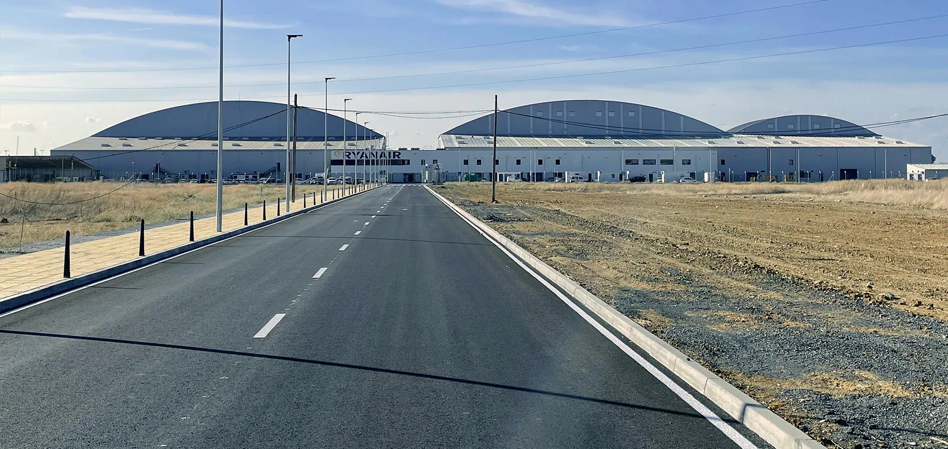 Hangar para Ryanair aeropuerto de sevilla sando