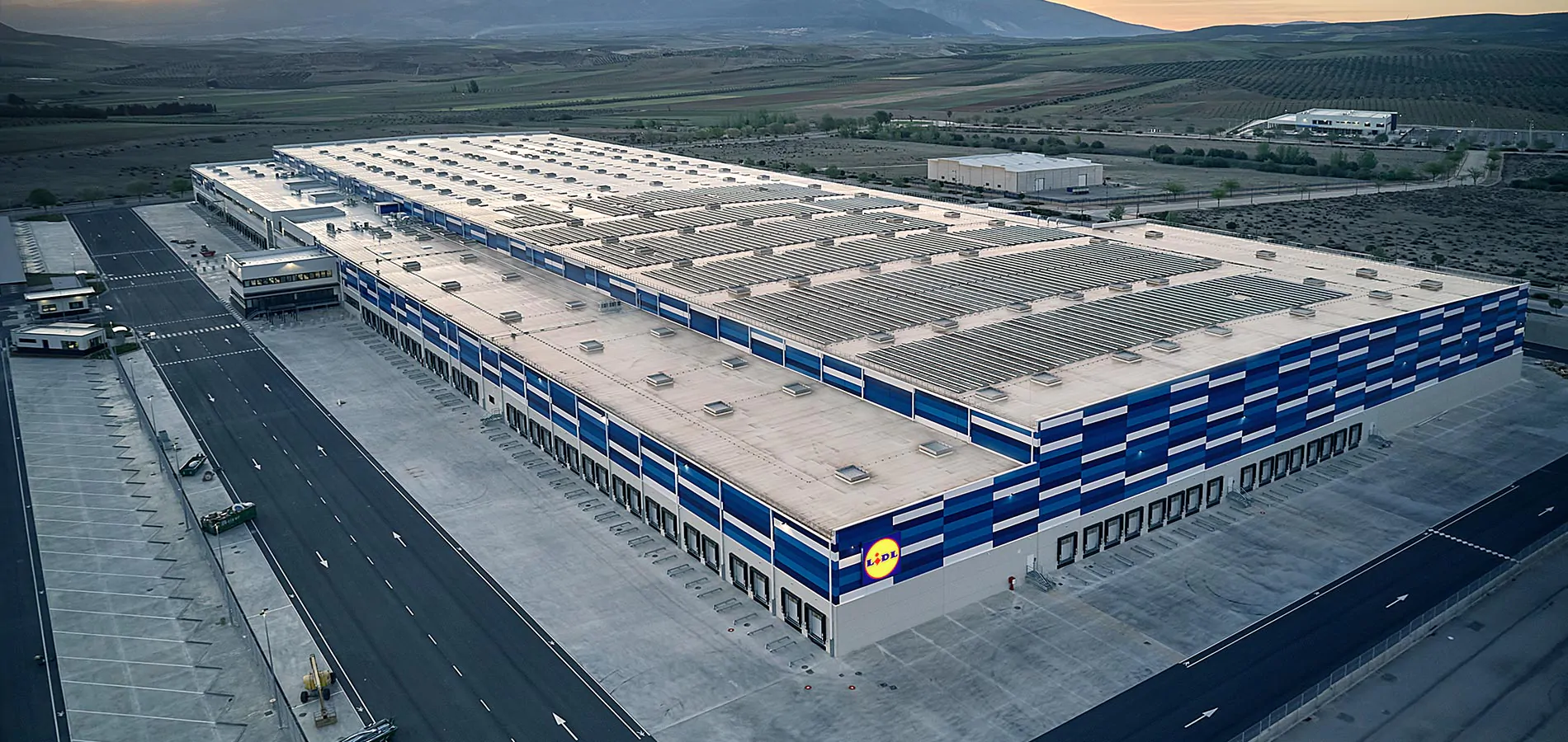 industrial y logistico lidl escuzar