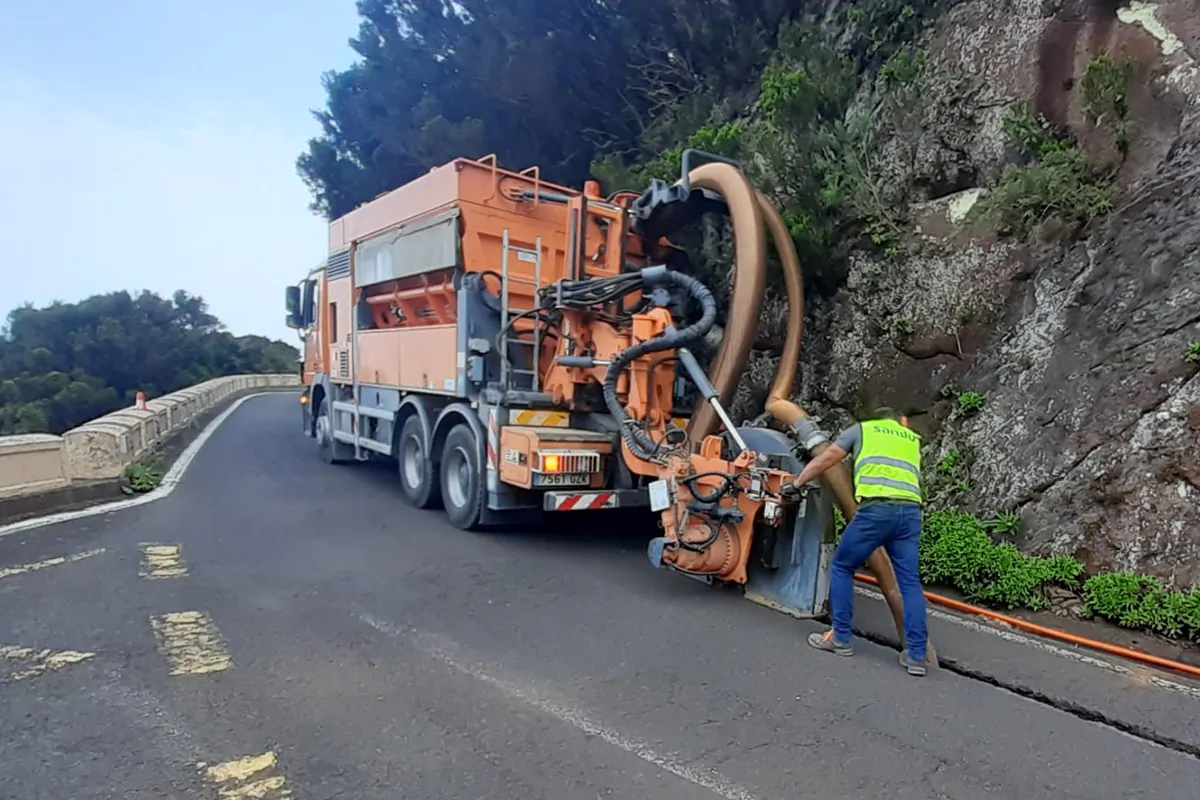 Conacon Sando instala la infraestructura de telecomunicaciones basada en fibra óptica en la carretera TF-12 para el Cabildo de Tenerife.